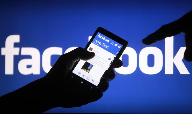 القبض على شاب انتحل صفة فتاة لابتزاز أخرى في نابلس
